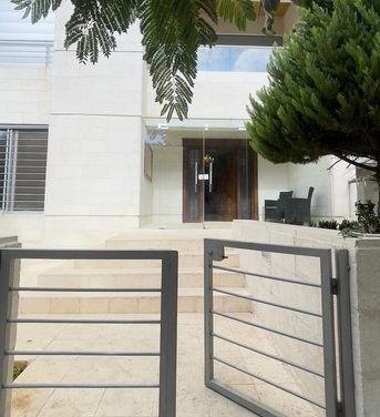 Amman, Apartments/Houses, JOD 22000/year,  Furnished,  3 BR,  Ground Fully Furinshed 3B Apartment With Outside Terrace In 5 Circle 00962777688956