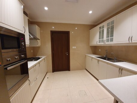 Kuwait City, Apartments/Houses, KWD 515/month,  2 BR,  140 Sq. Meter,  Apartment 2 Spacious Bedrooms Semi-furnished, Fully Equipped Kitchen For Rent In Hawally