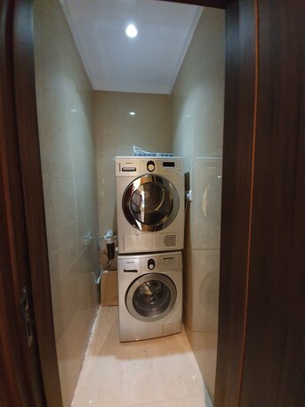 Kuwait City, Apartments/Houses, KWD 515/month,  2 BR,  140 Sq. Meter,  Apartment 2 Spacious Bedrooms Semi-furnished, Fully Equipped Kitchen For Rent In Hawally