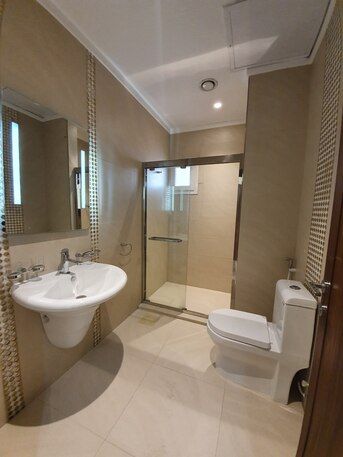 Kuwait City, Apartments/Houses, KWD 515/month,  2 BR,  140 Sq. Meter,  Apartment 2 Spacious Bedrooms Semi-furnished, Fully Equipped Kitchen For Rent In Hawally