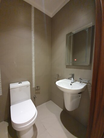 Kuwait City, Apartments/Houses, KWD 515/month,  2 BR,  140 Sq. Meter,  Apartment 2 Spacious Bedrooms Semi-furnished, Fully Equipped Kitchen For Rent In Hawally