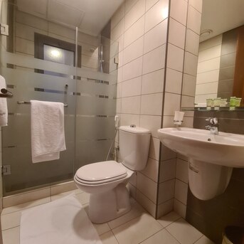 Kuwait City, Apartments/Houses, KWD 575/month,  Furnished,  2 BR,  90 Sq. Meter,  For Rent In Sharq  2 Spacious Bedrooms, Fully Furnished, Super Luxurious Finishing, A Gym