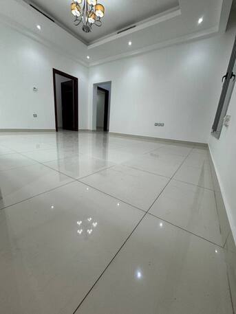 Kuwait City, Apartments/Houses, KWD 700/month,  4 BR,  200 Sq. Meter,  Duplex Apartment In Fintas Close To The Sea, The Complex Has A Swimming Pool And 2 Parking