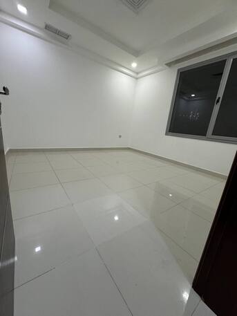 Kuwait City, Apartments/Houses, KWD 700/month,  4 BR,  200 Sq. Meter,  Duplex Apartment In Fintas Close To The Sea, The Complex Has A Swimming Pool And 2 Parking