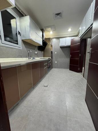 Kuwait City, Apartments/Houses, KWD 700/month,  4 BR,  200 Sq. Meter,  Duplex Apartment In Fintas Close To The Sea, The Complex Has A Swimming Pool And 2 Parking