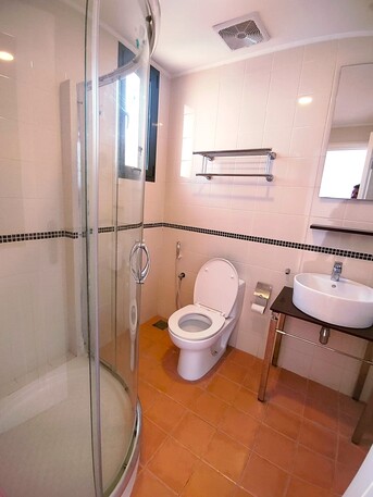 Amwaj Islands, Villas, BHD 800,  Furnished,  260 Sq. Meter,  Beautiful Sea Front Villa For Rent In Amwaj Floating Island BD 800/-