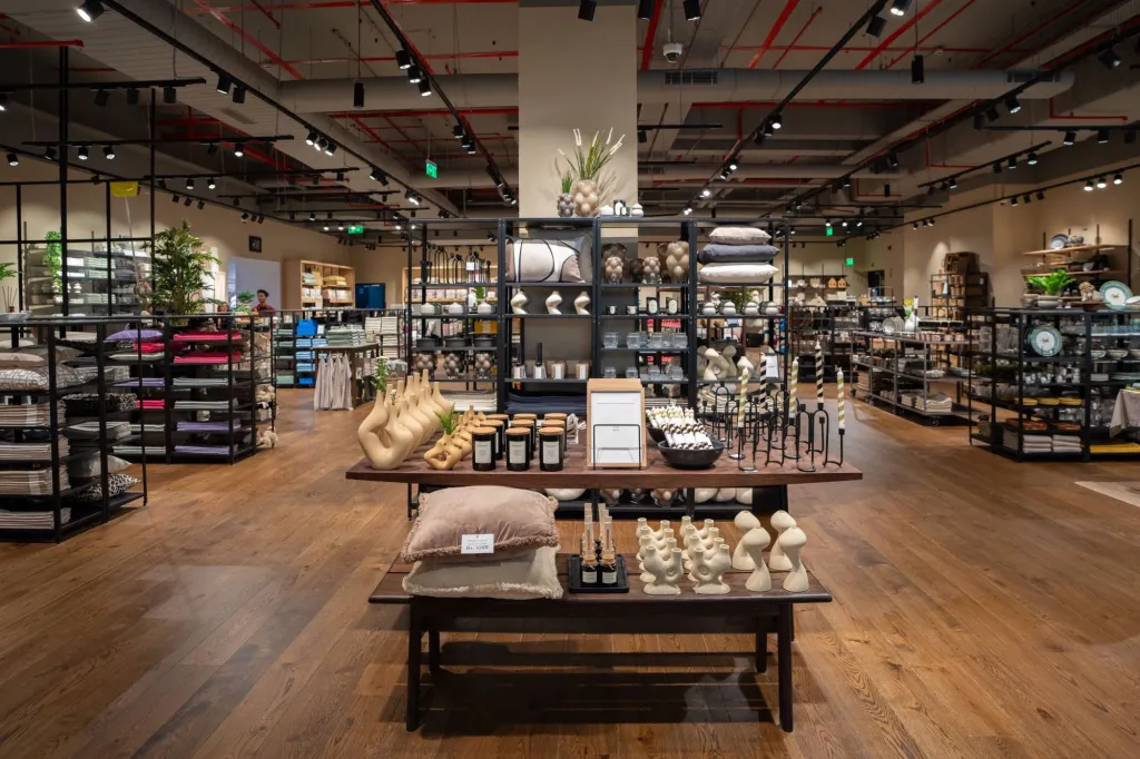 Manama, Businesses For Sale, Near Sm Pinoy  Big Space For Restaurant/ Supermarket /Retail