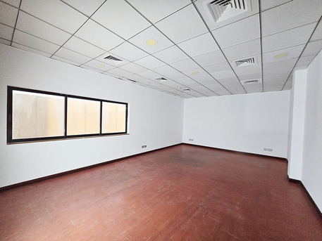 Hoora, Offices, BHD 300,  100 Sq. Meter,  Office For Rent Exhibition Road Hoora