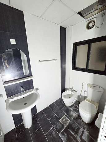 Hoora, Offices, BHD 300,  100 Sq. Meter,  Office For Rent Exhibition Road Hoora