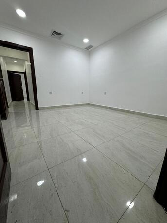 Kuwait City, Apartments/Houses, KWD 400/month,  4 BR,  200 Sq. Meter,  Unfurnished Ground Floor Apartment In Salwa, With Parking And Yard, Expatriates Only