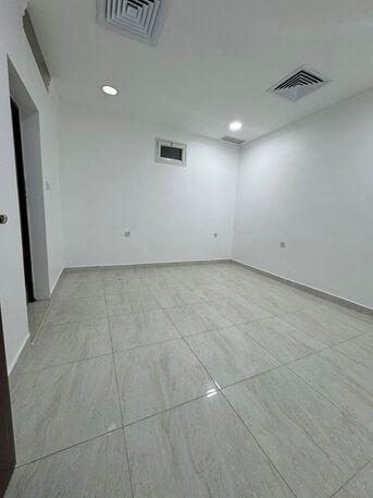 Kuwait City, Apartments/Houses, KWD 400/month,  4 BR,  200 Sq. Meter,  Unfurnished Ground Floor Apartment In Salwa, With Parking And Yard, Expatriates Only