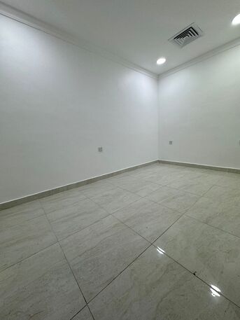 Kuwait City, Apartments/Houses, KWD 400/month,  4 BR,  200 Sq. Meter,  Unfurnished Ground Floor Apartment In Salwa, With Parking And Yard, Expatriates Only