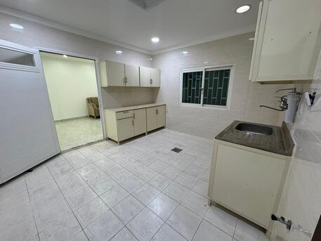 Kuwait City, Apartments/Houses, KWD 400/month,  4 BR,  200 Sq. Meter,  Unfurnished Ground Floor Apartment In Salwa, With Parking And Yard, Expatriates Only