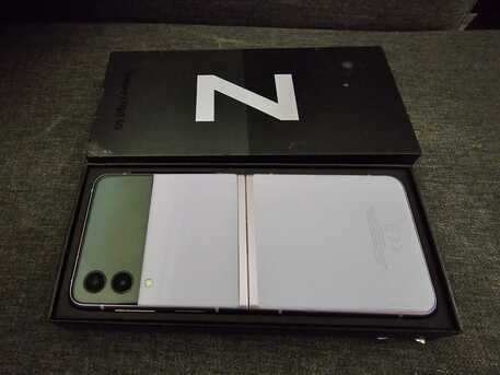 Al Sulaymaniyyah, Mobile Phones, SAR 1000,  Samsung Galaxy Z Flip3 (5G) 256GB Lavender