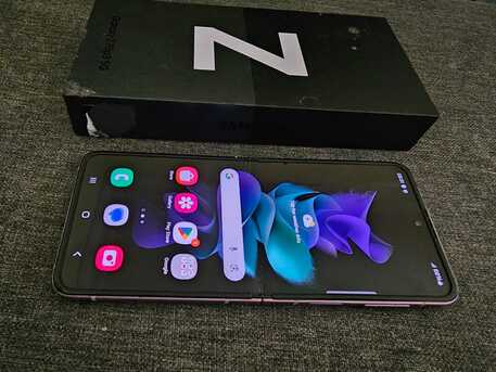 Al Sulaymaniyyah, Mobile Phones, SAR 1000,  Samsung Galaxy Z Flip3 (5G) 256GB Lavender