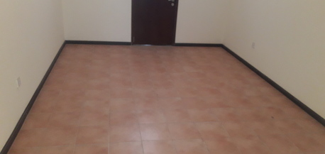 Zinj, Apartments/Houses, BHD 200/month,  2 BR,  120 Sq. Meter,  2 Bhk Unfurnished Commercial Flat Available In Old Zinj Call Aleena