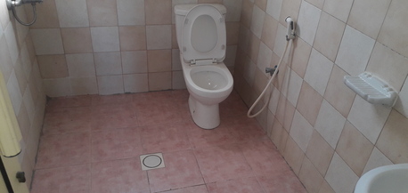 Zinj, Apartments/Houses, BHD 200/month,  2 BR,  120 Sq. Meter,  2 Bhk Unfurnished Commercial Flat Available In Old Zinj Call Aleena