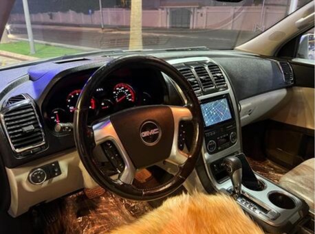 Khobar, Vehicles, Cars & Trucks , SAR 12000,  Gmc Acadia,  2007,  Automatic,  260 KM,    SAR 12 K