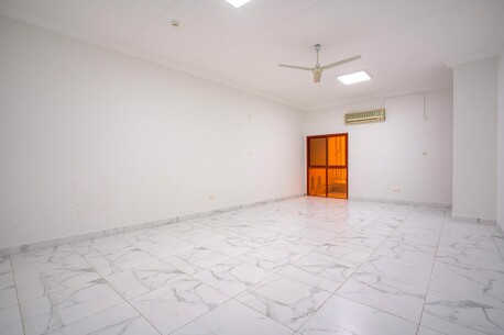 Manama, Offices, BHD 400,  125 Sq. Meter,  Commercial Office Flats For Rent In Gufool BD. 400/-