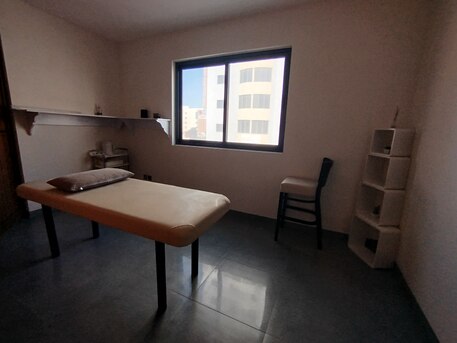 Manama, Offices, BHD 800,  3Bhk Commercial  Office  Flat For Rent Butey Salon In -(((Zing)))