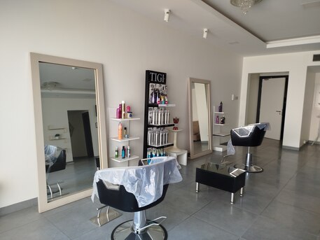 Manama, Offices, BHD 800,  3Bhk Commercial  Office  Flat For Rent Butey Salon In -(((Zing)))