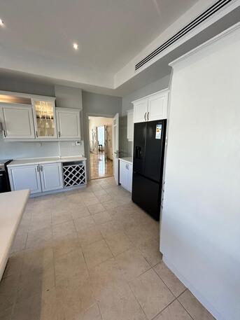 Amman, Apartments/Houses, JOD 28000/year,  Furnished,  3 BR,  480 Sq. Meter,  Fully Furnished 3B Apart With Baconlies In Shemsani 00962777688956