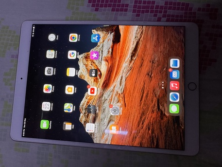 Riyadh, Mobile Phones, SAR 700,  Selling IPad Air 3rd Generation Gold Color