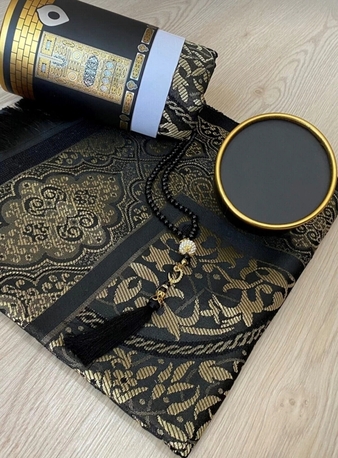 Jeddah, Furniture, SAR 55,  New Look Muslim Prayer Rug And Prayer Beads With Elegant Design Cylinder