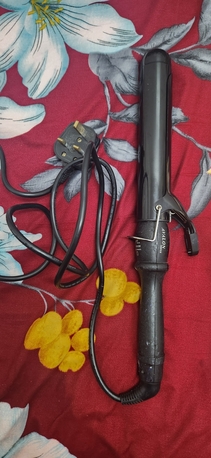 Al Malaz, Electronics, SAR 100,  Hair Curler Avalaon Brand And Straightner Emjoi Brand In A Very Low Price