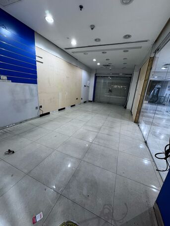 Kuwait City, Shops, KWD 840,  Shop For Rent In Hawalli, Suitable For All Activities, Area 27 Square Meters, Main Street