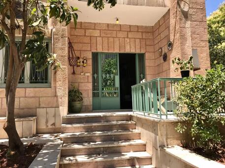 Amman, Apartments/Houses, JOD 12000/year,  Furnished,  2 BR,  Hertige Fully Furnished 2B Apart With Garden In Jabal Webdeh 00962777688956