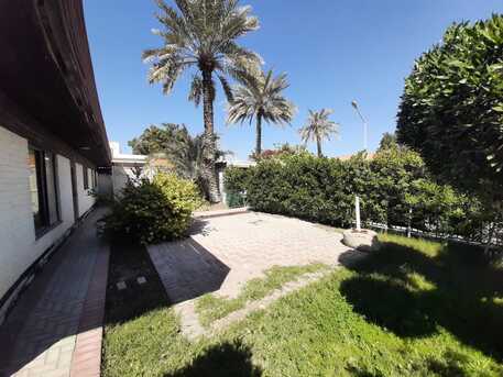 Budaiya, Apartments/Houses, BHD 400/month,  2 BR,  400 Sq. Meter,  SEMI FURNISHED VILLA WITH LARGE GARDEN  CLOSE TO SAUDI CAUSEWAY