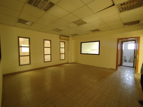 Riffa, Offices, BHD 550,  250 Square Miter. 6 Room.  Commercial  Office  Spesc For Rent. In -(((Riffa Hajiyat)))