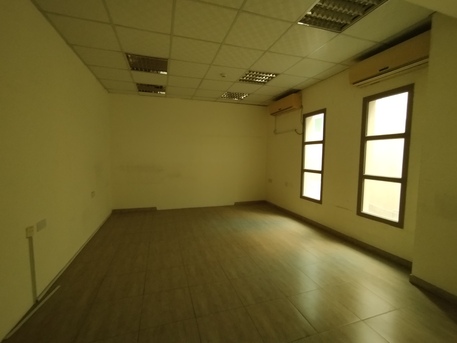 Riffa, Offices, BHD 550,  250 Square Miter. 6 Room.  Commercial  Office  Spesc For Rent. In -(((Riffa Hajiyat)))