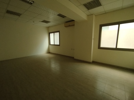 Riffa, Offices, BHD 550,  250 Square Miter. 6 Room.  Commercial  Office  Spesc For Rent. In -(((Riffa Hajiyat)))