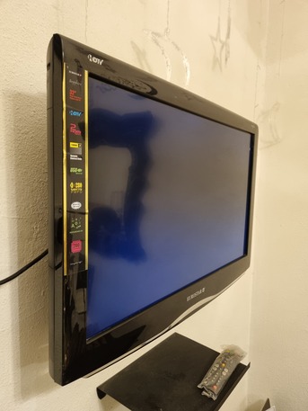 Riyadh, Household Items, SAR 1,  TV 32 Inches-BBQ Grill Foldable-Birds Cage-Chair-Fanoos-Nubelizer- Car Stereo