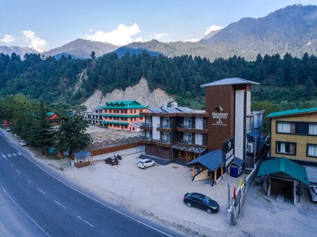 Chandigarh Tricity, Restaurants, Premium Resorts In Manali