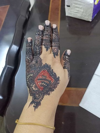 Riyadh, Beautician, Mehandi Artist Available
