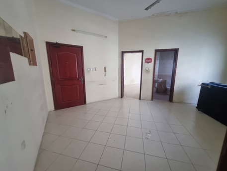  , BHD 160,  1 BHK Un Furnished Commercial Flat For Rent In Gudabiya With Lift On 2nd Floor, 2