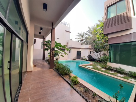 Saar, Apartments/Houses, BHD 1300/month,  4 BR,  400 Sq. Meter,  MODERN SEMI FURNISHED VILLA WITH PRIVATE POOL CLOSE TO SAUDI CAUSEWAY
