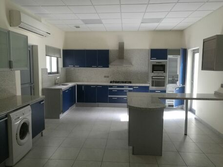 Zinj, Villas, BHD 1000,  Semi Furnished 5 Bedroom Villa