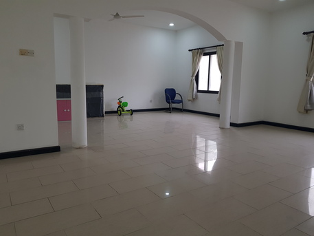 Mahooz, Apartments, Flats, Houses & Villas, BHD 450/month,  3 BR,  200 Sq. Meter,  Spacious 3 Bedroom Semi Furnished Apartment For Rent.