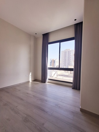 Mahooz, Apartments/Houses, BHD 425/month,  2 BR,  "Brand New"Neet& Clean Semi Furnished 2 BHK Flat With Ewa, Parking @425/BD In