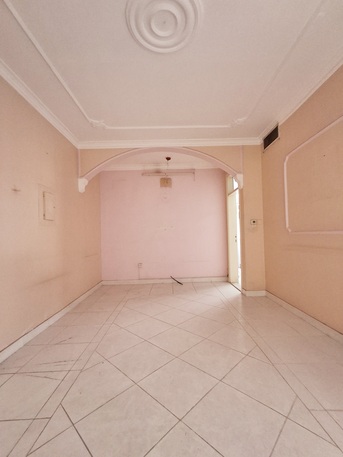 Umm Al Hassam, Apartments/Houses, BHD 200/month,  2 BR,  Neet & Clean- Spacious Un Furnished 2 BHK Balcony Flat Without Ewa@200/BD In Um Al Hassam