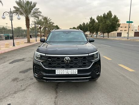 SAR 165000, Volkswagen TERAMONT 4 Motion, 2024, Automatic, 28000 KM, Fully Loaded R Line For Sales (2nd Owner)