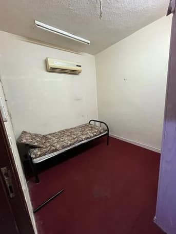 Hara, Apartments, Flats, Houses & Villas, SAR 900/month,  1 BR,  5 Sq. Meter,  SR 900-Medium Size Room Available In A 3BR For Executive Bachelor Backside Of Ramada Hotel
