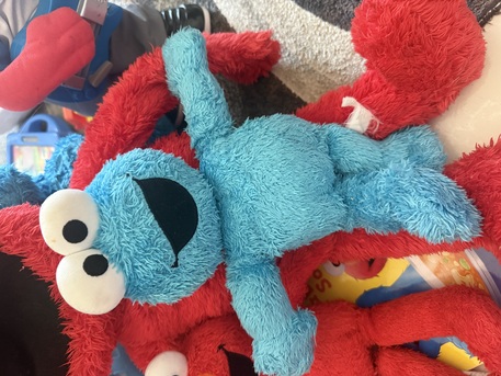 Khobar, Books, SAR 200,  Elmo Lovers 6 Toys Of Elmo And Cookie Monster