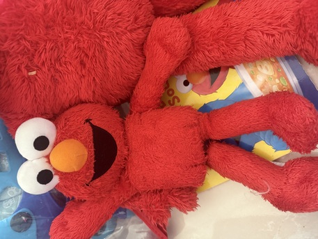 Khobar, Books, SAR 200,  Elmo Lovers 6 Toys Of Elmo And Cookie Monster