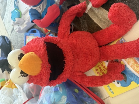 Khobar, Books, SAR 200,  Elmo Lovers 6 Toys Of Elmo And Cookie Monster