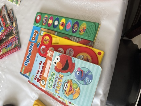 Khobar, Books, SAR 200,  Elmo Lovers 6 Toys Of Elmo And Cookie Monster